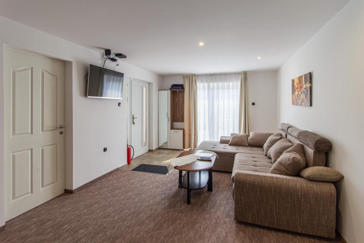 Deli Terasz A Apartman Free Parking, Self-Check-In Anytime 杰尔 外观 照片