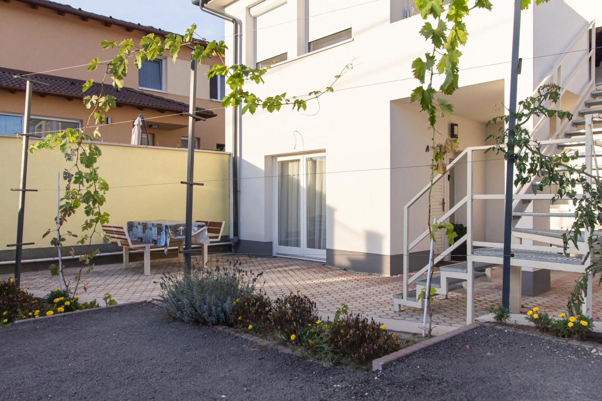 Deli Terasz A Apartman Free Parking, Self-Check-In Anytime 杰尔 外观 照片